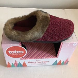 Totes toasties Woman’s Memory Foam Slippers - Maroon